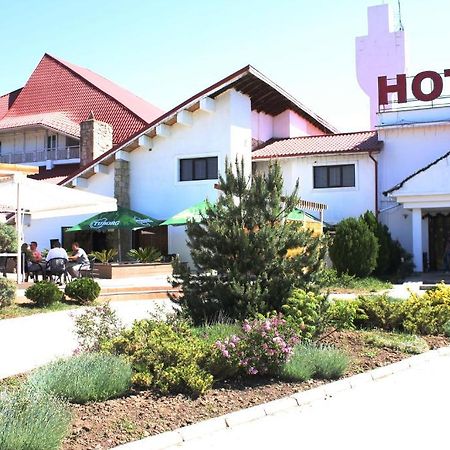 Hotel Magura Verde Бакэу Экстерьер фото