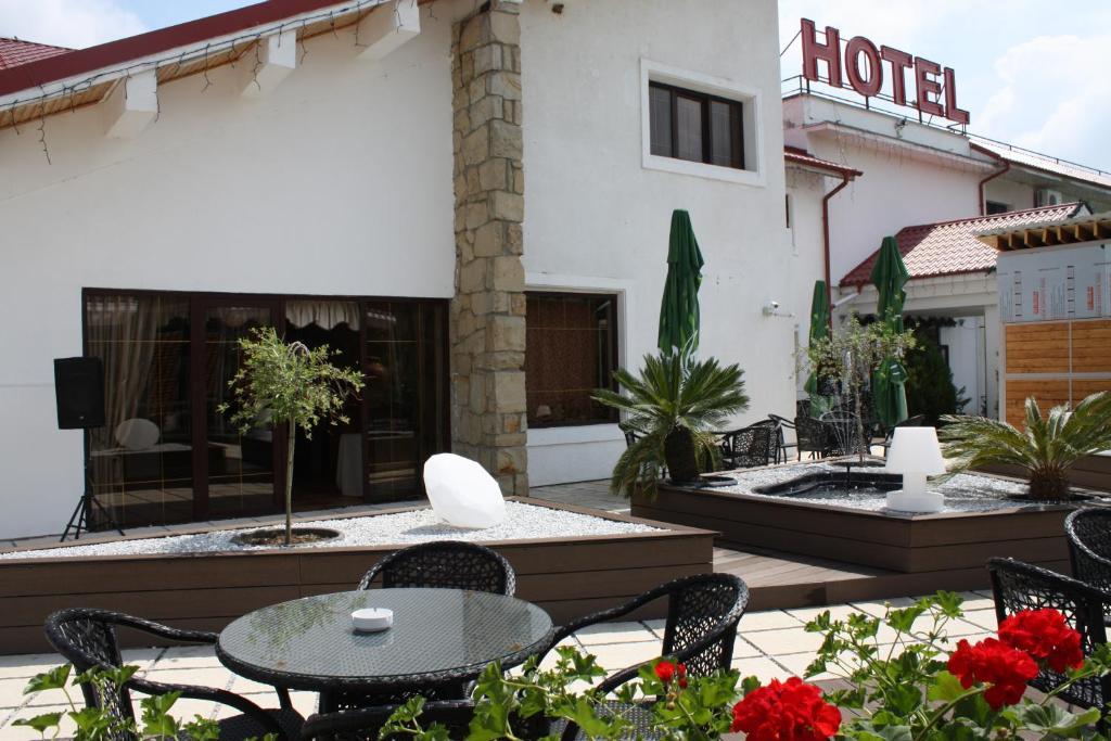 Hotel Magura Verde Бакэу Экстерьер фото