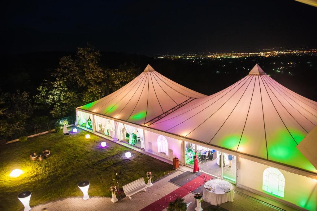 Hotel Magura Verde Бакэу Экстерьер фото